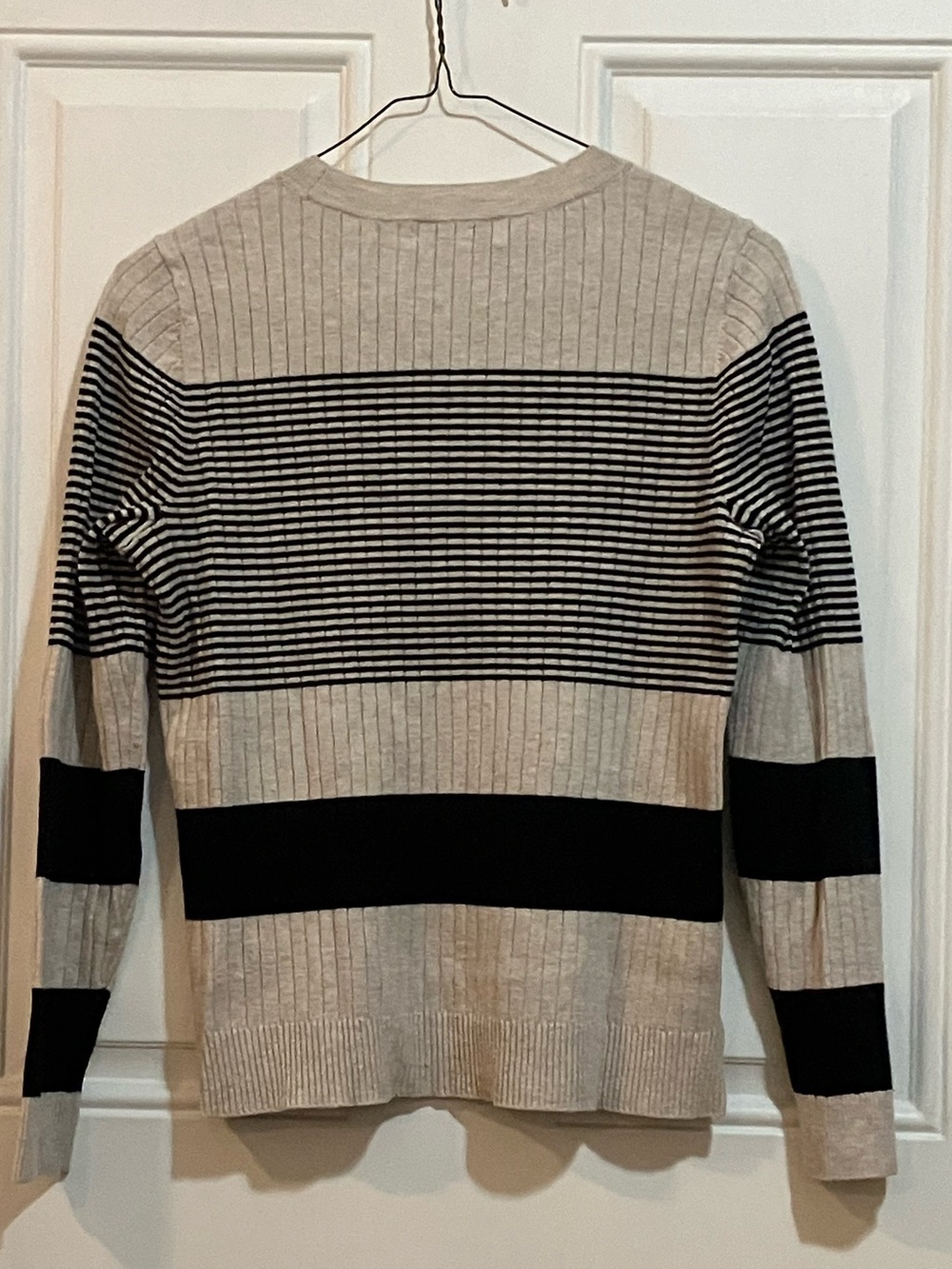 Liz Claiborne Oatmeal Heather/Black Striped Crew Neck Pullover Sweater SP - Picture 2 of 4
